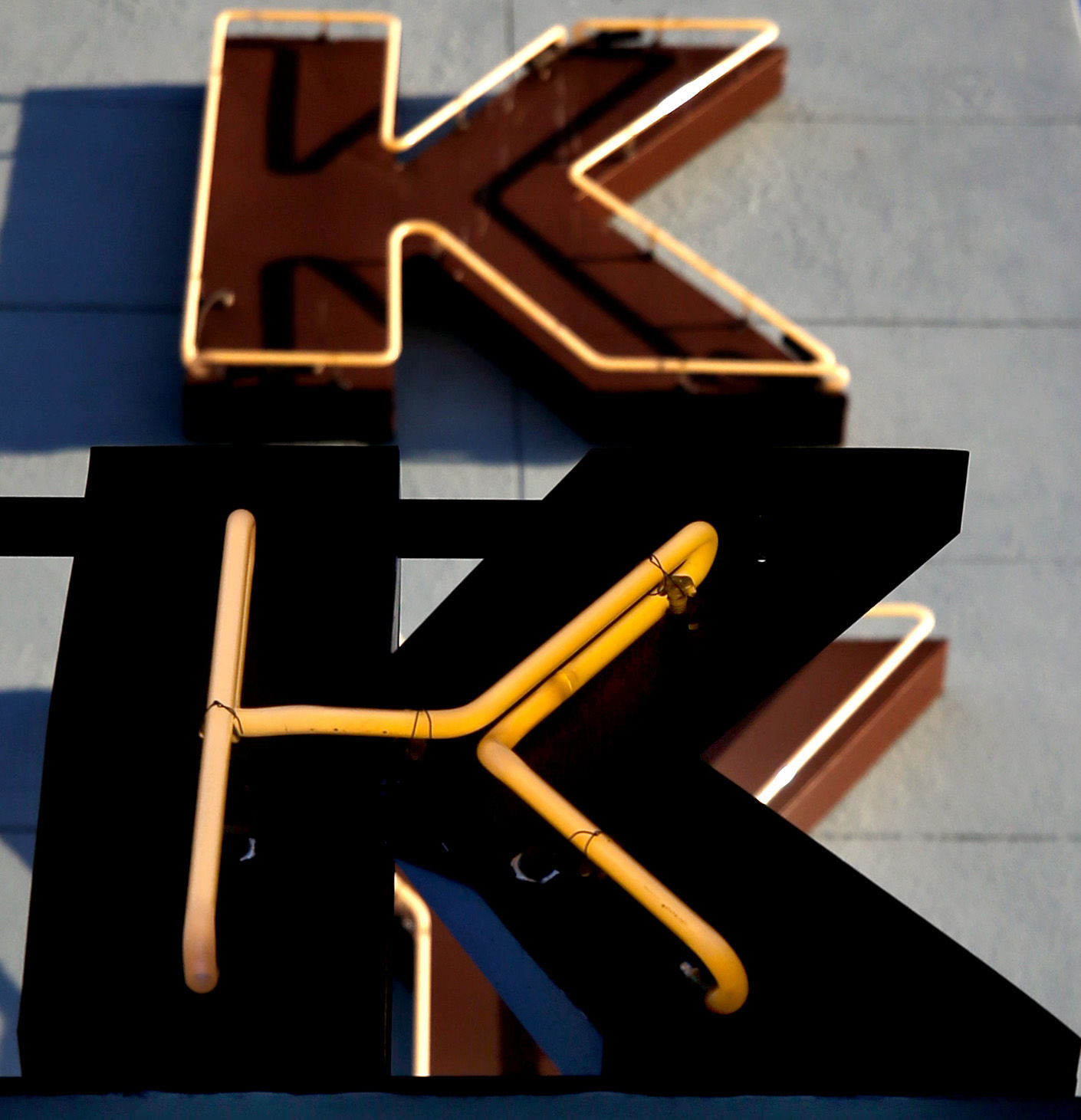 Neon clue No. 17